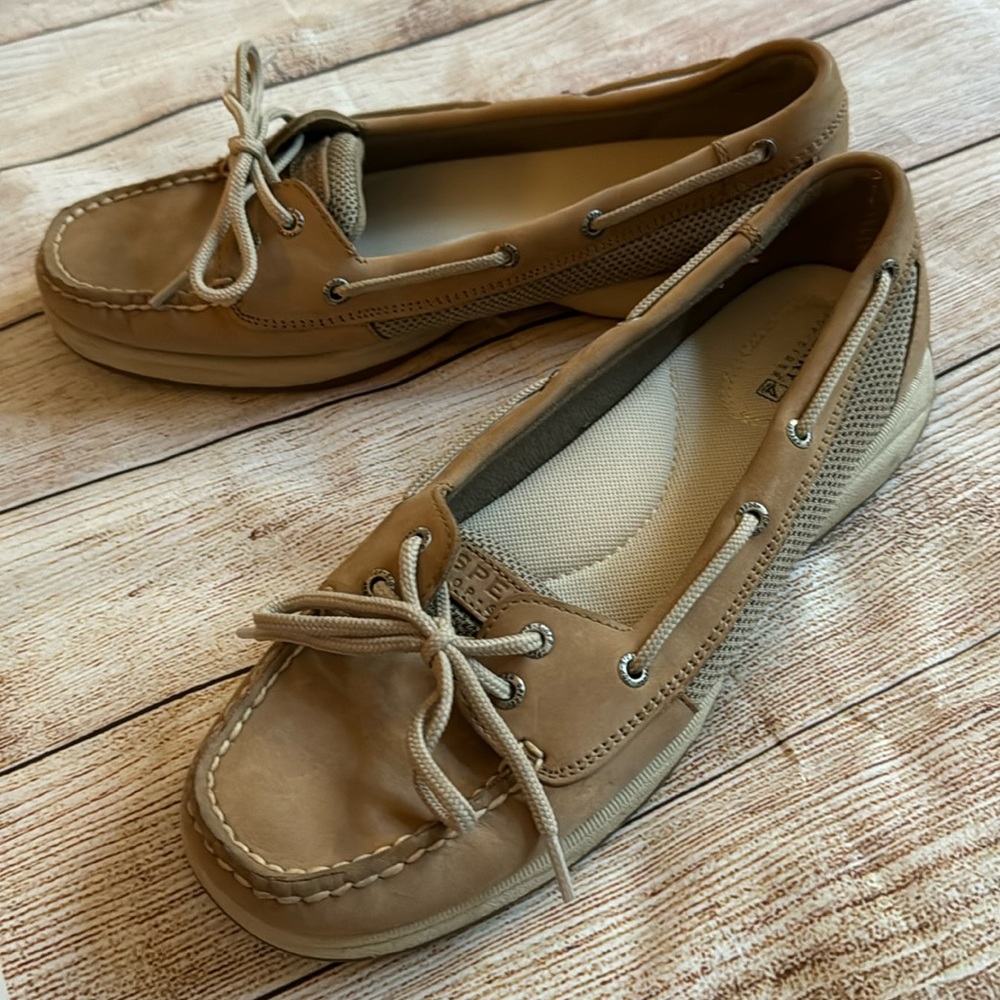 NEW - Tan Sperry Shoes